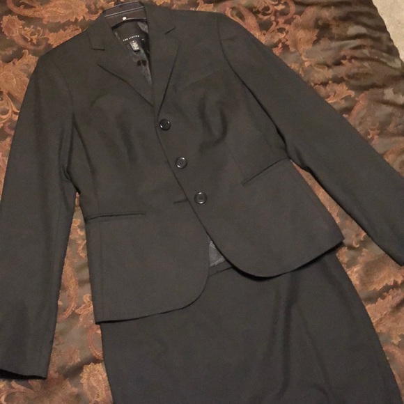 2 piece suit. - Picture 1 of 2